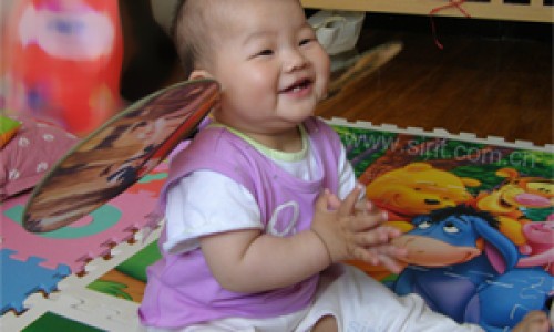 宝宝尿橘色-婴儿尿液橘色网 :分享宝宝尿是橙色的是什么原因-宝宝尿橘色尿的判断方法知识